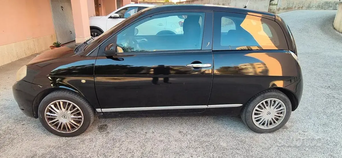 Usata Lancia Ypsilon 60 CV (44 kW) 2007 Nero Utilitaria