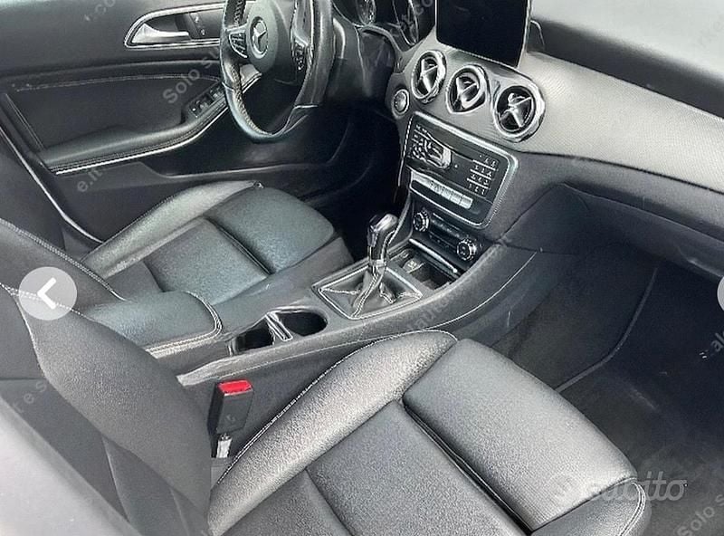 Usata Mercedes GLA180 108 CV (79 kW) 2018 Bianco SUV
