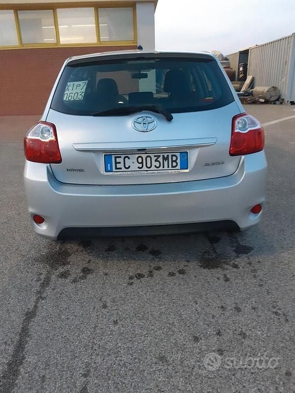 Usata Toyota Auris 90 CV (66 kW) 2011 Berlina