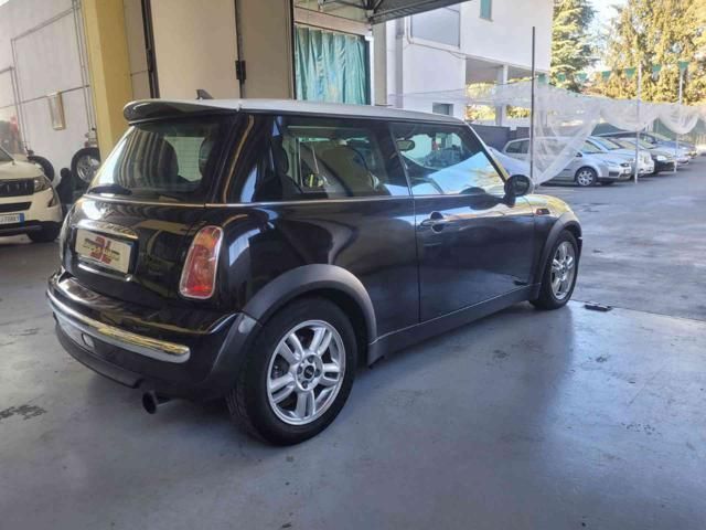 Usata Mini Cooper 116 CV (85 kW) 2002 Nero Utilitaria