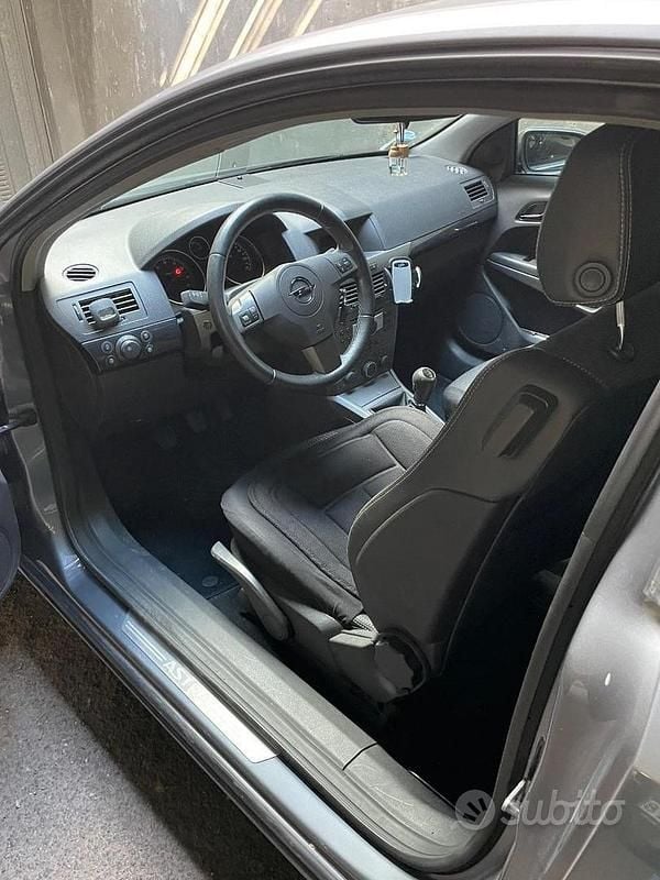Usata Opel Astra 101 CV (74 kW) 2006 Grigio Coupé