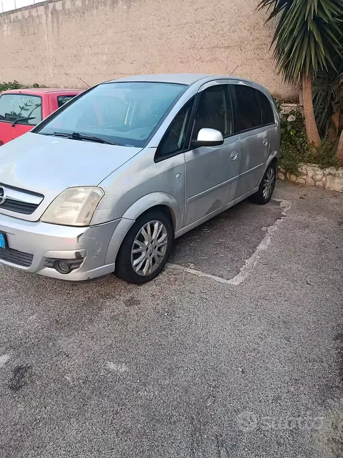Usata Opel Meriva 90 CV (66 kW) 2010 Grigio Monovolume