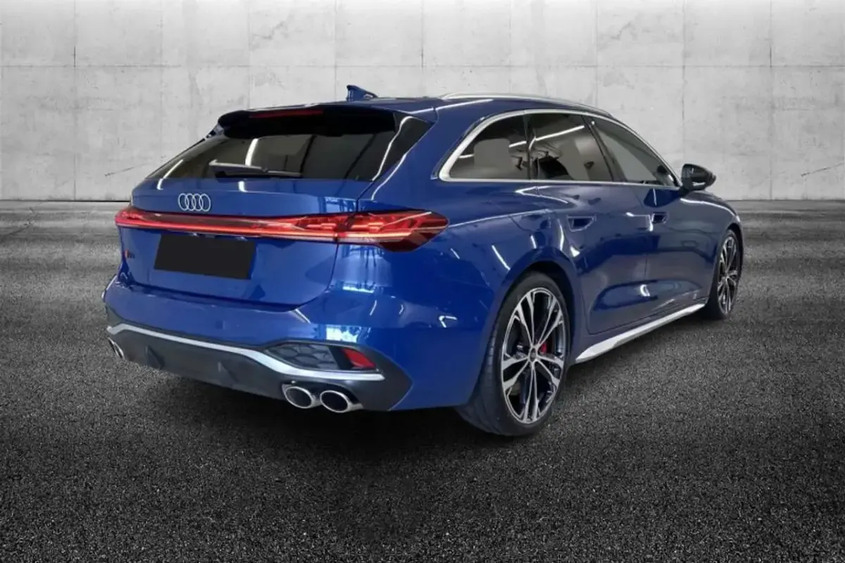 Usata Audi S5 367 CV (269 kW) 2024 Blu/azzurro Station wagon