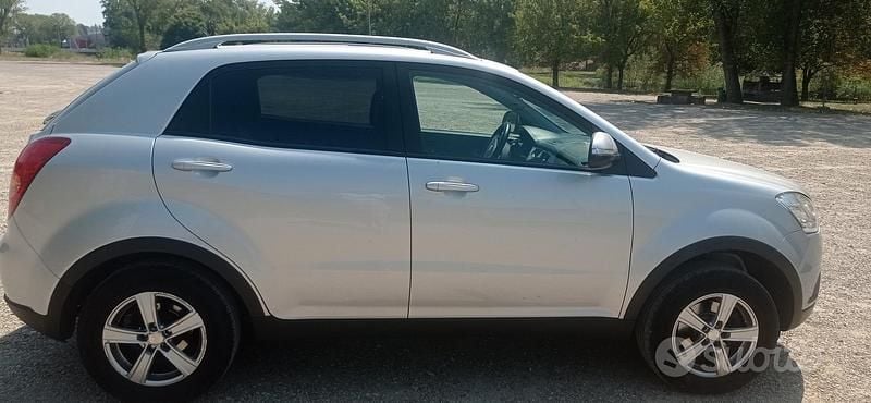 Usata Ssangyong (KGM) Korando Crystal 150 CV (110 kW) 2013 Grigio SUV