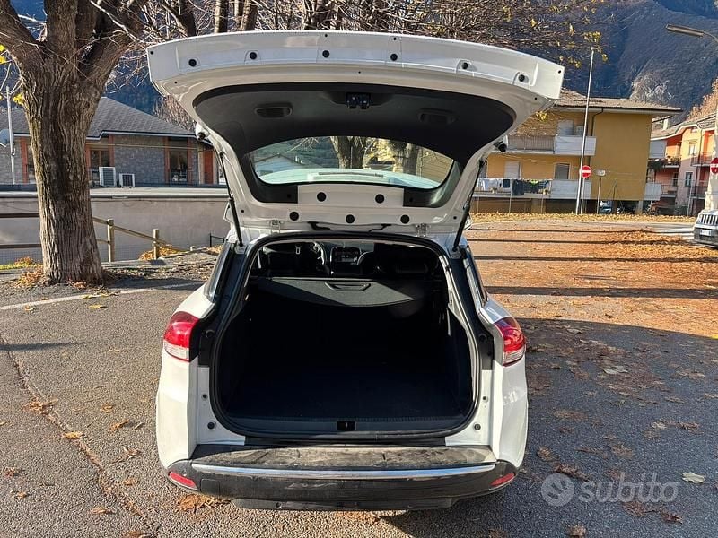 Usado Renault Clio IV 75 CV (55 kW) 2018 Blanco Berlina