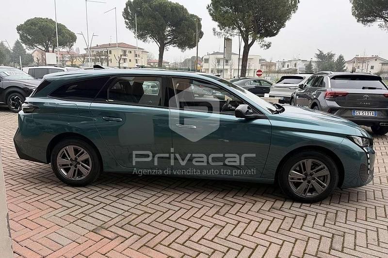 Usado Peugeot 308 Active 131 CV (96 kW) 2023 Verde Familiar