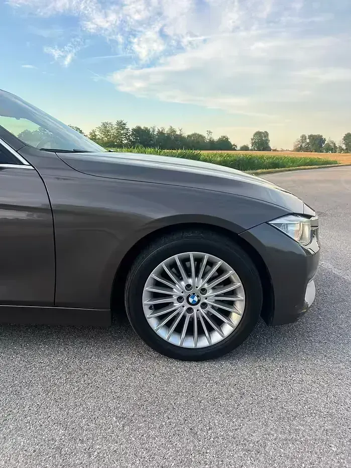 Usata BMW 320 Sport Line 184 CV (135 kW) 2013 Marrone Berlina