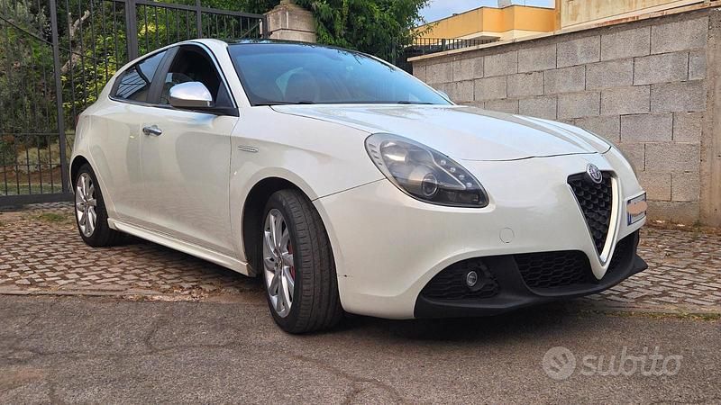 Usata 2010 Alfa Romeo Giulietta Due volumi | 7000 € (Buon prezzo) - Immagine 1/4