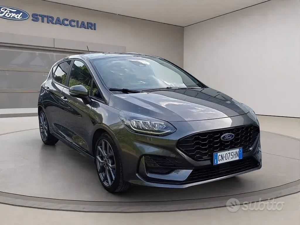 Usata Ford Fiesta ST-Line 125 CV (91 kW) 2023 Grigio metallizzato Utilitaria