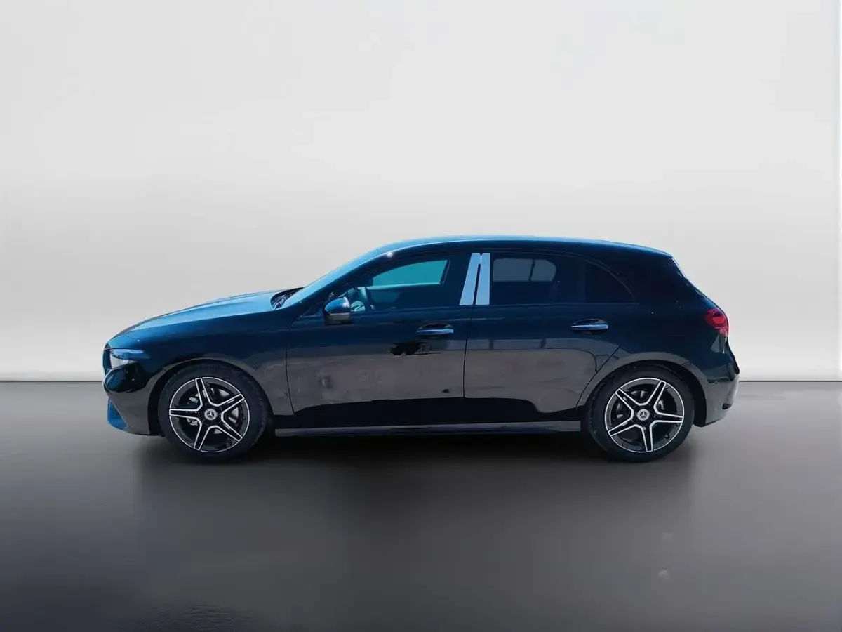Nuova Mercedes A180 116 CV (85 kW) 2026 Nero notte Berlina