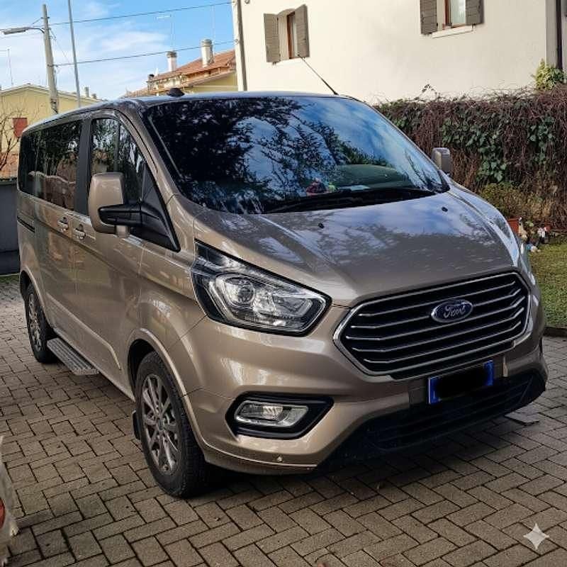 Usata Ford Tourneo Custom Titanium 173 CV (127 kW) 2025 Bronzo Furgone