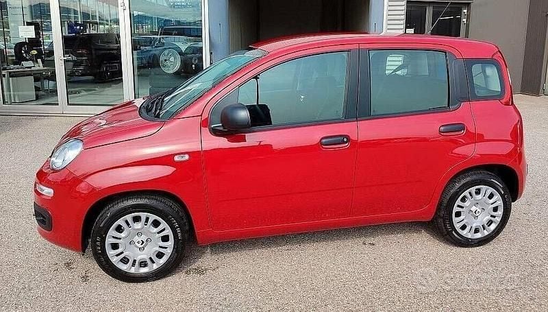 Nuova Fiat Panda 71 CV (52 kW) 2025 Rosso Berlina