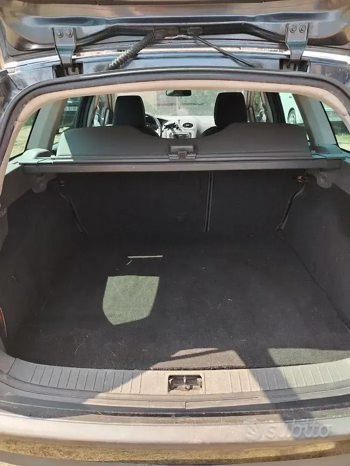 Usata Ford Focus 90 CV (66 kW) 2007 Grigio Station wagon