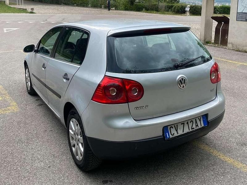 Usata VW Golf IV Trendline 105 CV (77 kW) 2005 Argento Berlina
