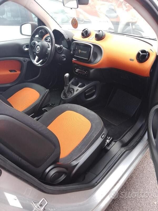 Usata 2015 Smart ForTwo Coupé Utilitaria | 9000 € (Ottimo prezzo) - Immagine 1/4