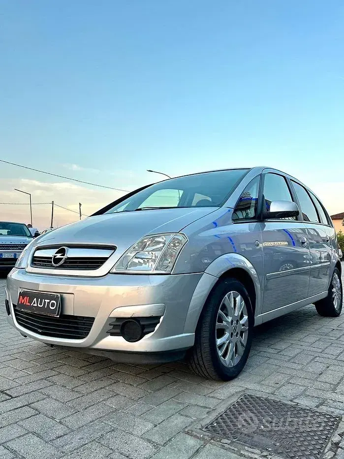 Usata Opel Meriva Cosmo 90 CV (66 kW) 2009 Grigio Monovolume