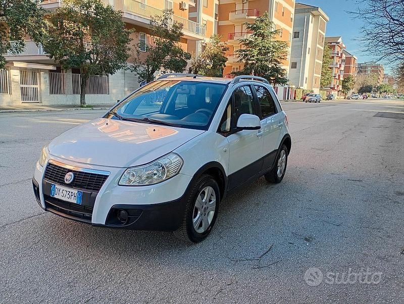 Usata Fiat Sedici 120 CV (88 kW) 2009 Bianco SUV