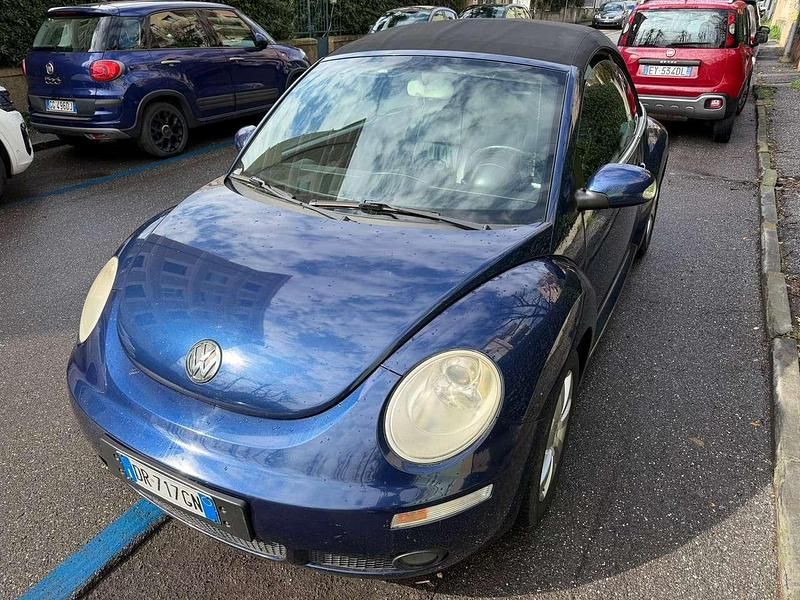 Usata VW New Beetle 105 CV (77 kW) 2007 Blu/azzurro Utilitaria