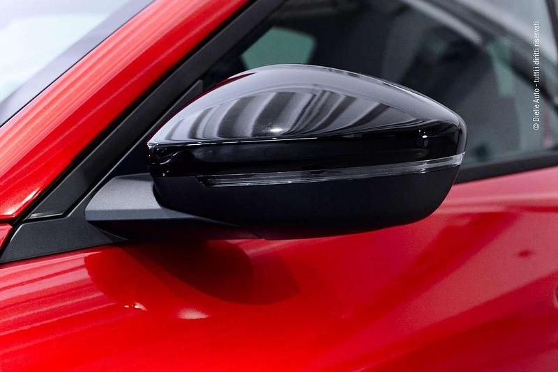 Nuova Alfa Romeo GT Junior Edizione Speciale 145 CV (106 kW) 2025 Rosso brera metallizzato SUV