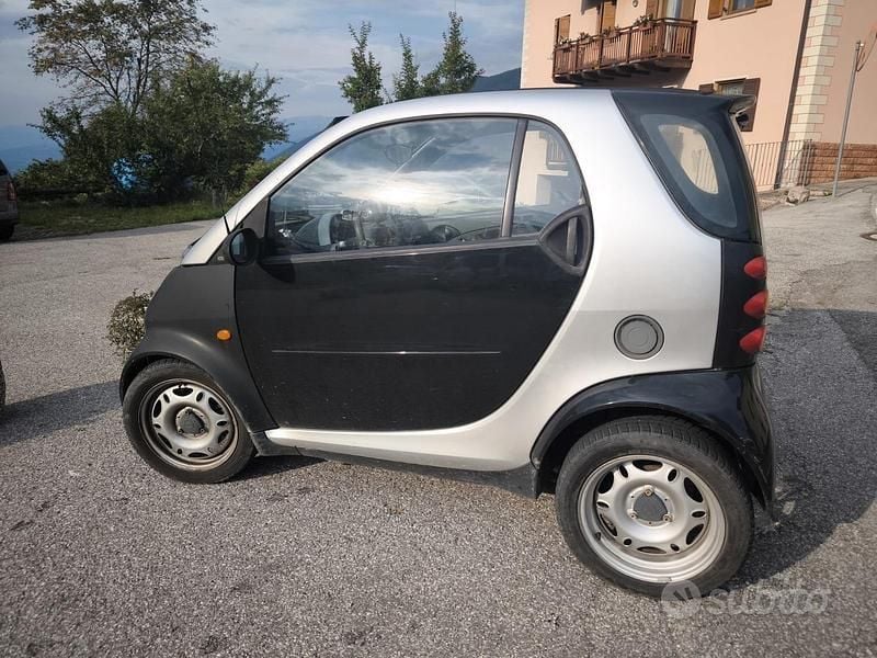 Usata Smart ForTwo Coupé 54 CV (39 kW) 2003 Utilitaria