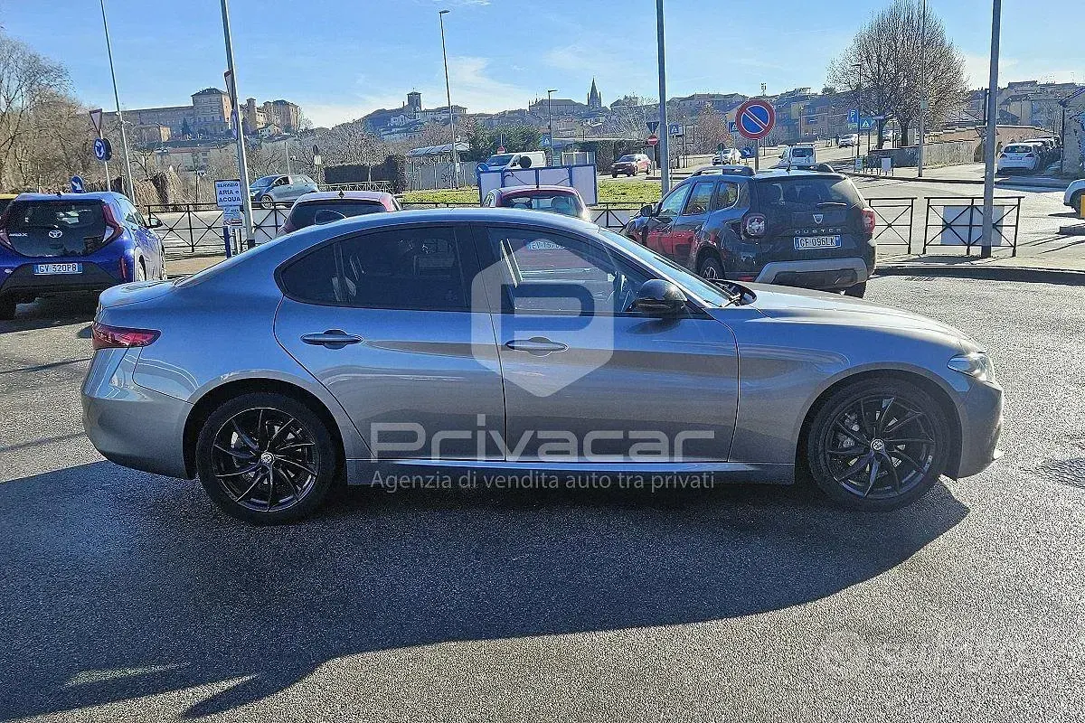 Begagnad Alfa Romeo Giulia 160 HK (117 kW) 2019 Grå Sedan