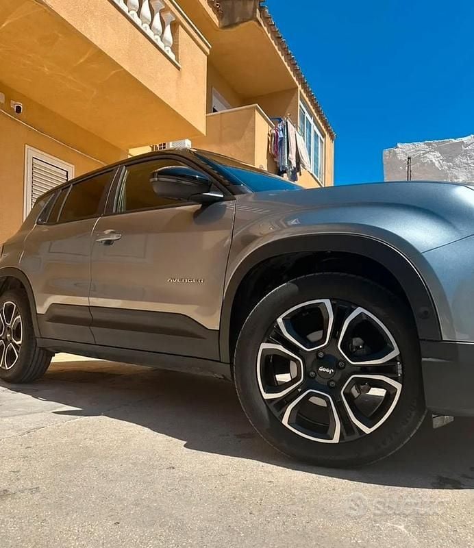 Usata Jeep Avenger Summit 101 CV (74 kW) 2024 Grigio SUV