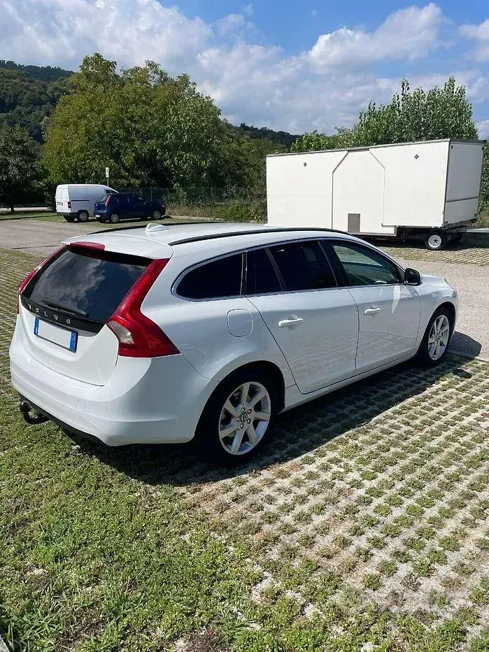 Usata Volvo V60 120 CV (88 kW) 2014 Bianco Station wagon