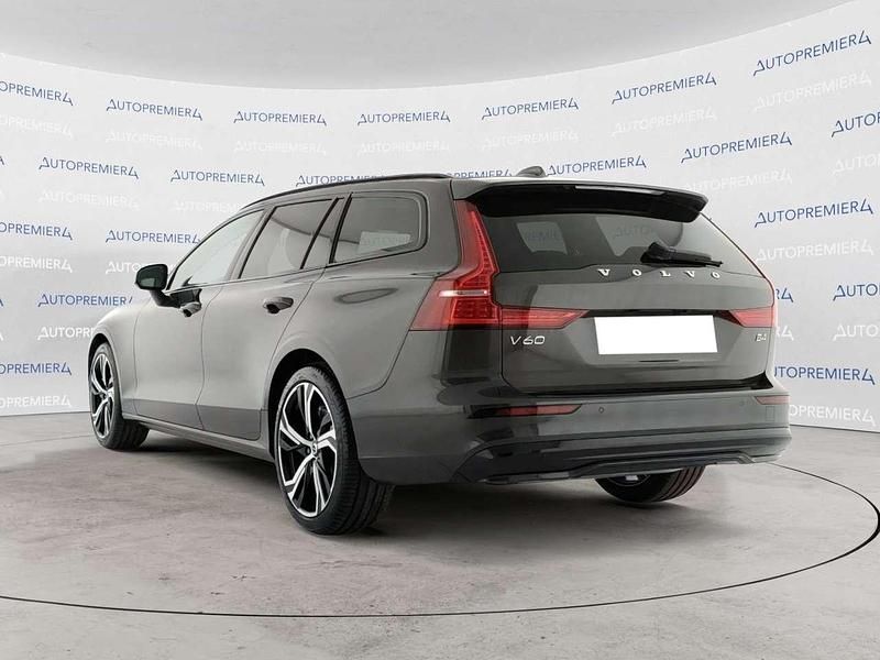 Nuova Volvo V60 Core 197 CV (144 kW) 2025 Grigio scuro Station wagon