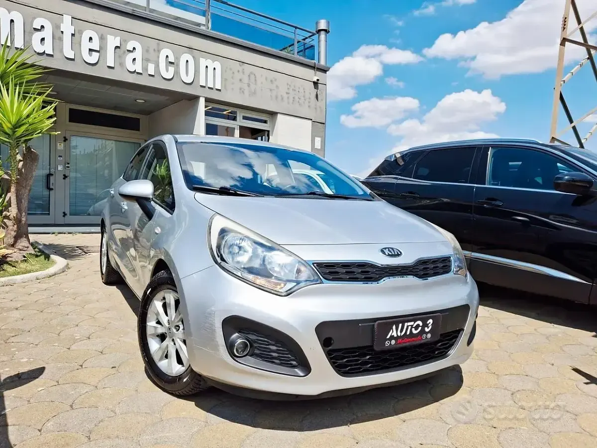 Usata Kia Rio 90 CV (66 kW) 2014 Grigio Utilitaria