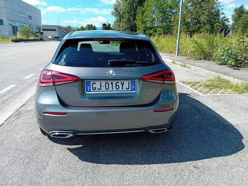 Usata Mercedes A180 Business 116 CV (85 kW) 2022 Grigio Berlina