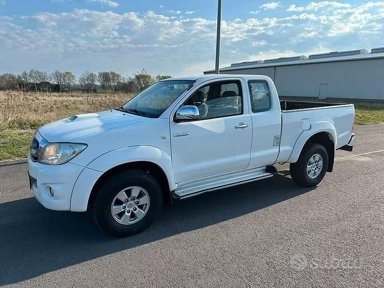 Usata Toyota HiLux 120 CV (88 kW) 2010 Bianco Pick-up