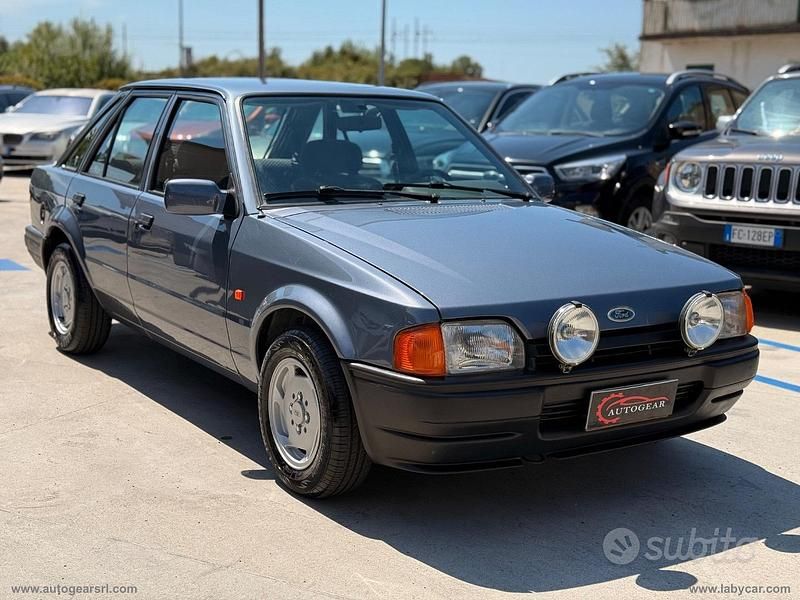 Usata Ford Escort 58 CV (42 kW) 1988 Gray Berlina