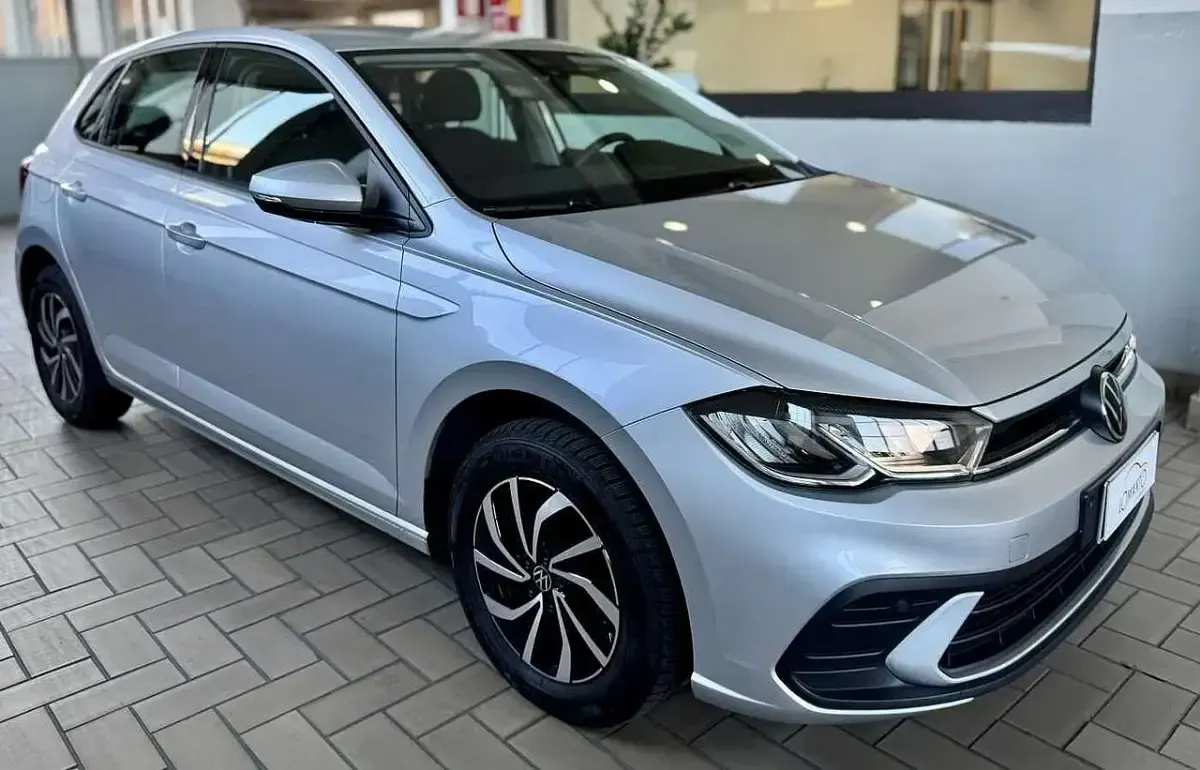 Usata VW Polo Life 80 CV (58 kW) 2024 Argento Utilitaria