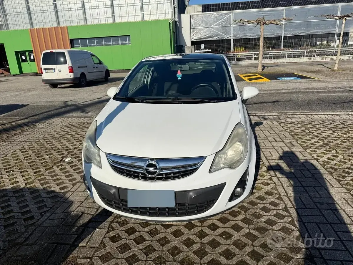 Usata Opel Corsa 130 CV (95 kW) 2011 Bianco Utilitaria