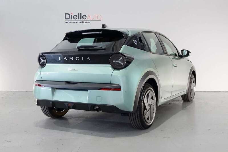Usata Lancia Ypsilon 101 CV (74 kW) 2024 Verde Utilitaria