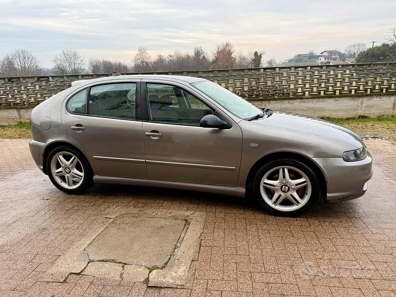 Usata Seat Leon FR 131 CV (96 kW) 2005 Grigio Berlina