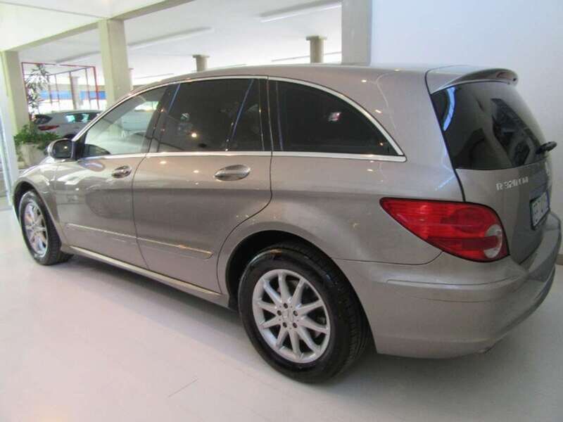 Usata Mercedes R320 224 CV (164 kW) 2006 Oro metallizzato Station wagon