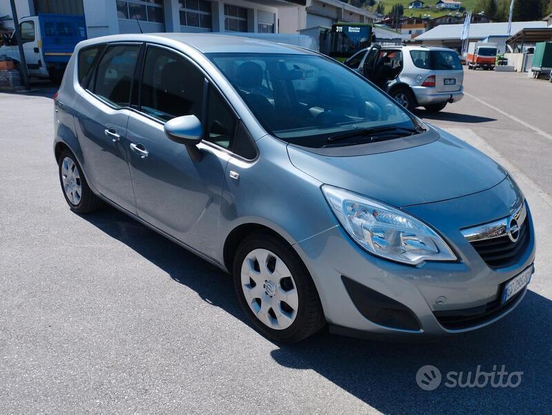 Usato 2010 Opel Meriva 1.4 Benzin 120 CV (3.300 €)
