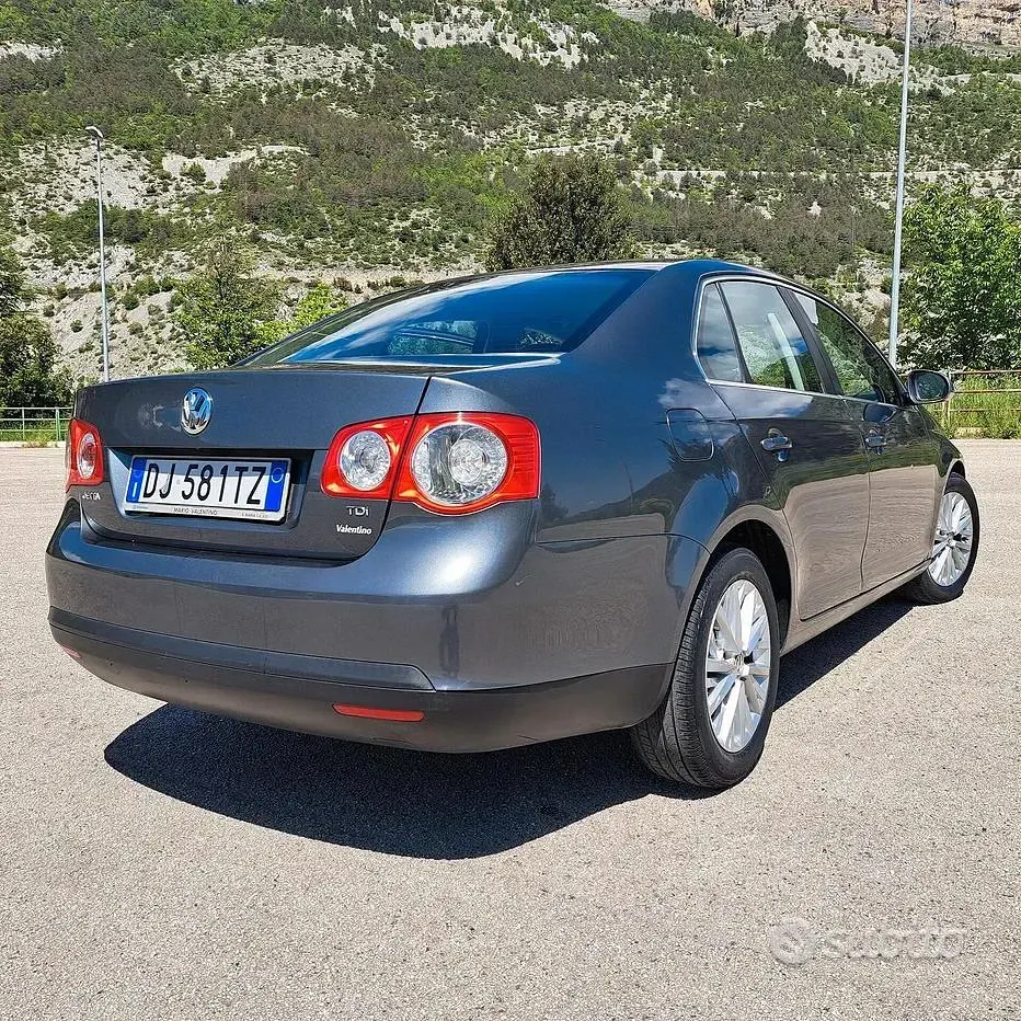 Usata VW Jetta 105 CV (77 kW) 2007 Grigio Berlina