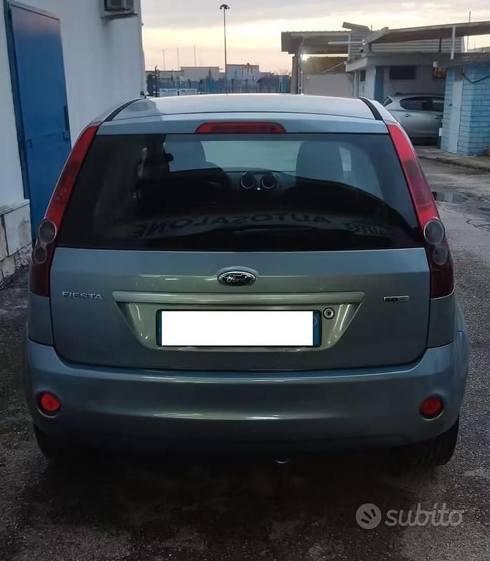 Usata Ford Fiesta Ghia 67 CV (49 kW) 2007 Blu Utilitaria
