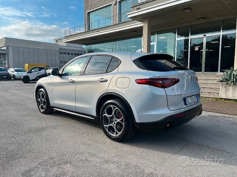 Usata Alfa Romeo Stelvio Sprint 190 CV (139 kW) 2022 Argento SUV