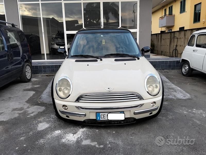 Usata Mini Cooper 115 CV (84 kW) 2003 Beige Utilitaria