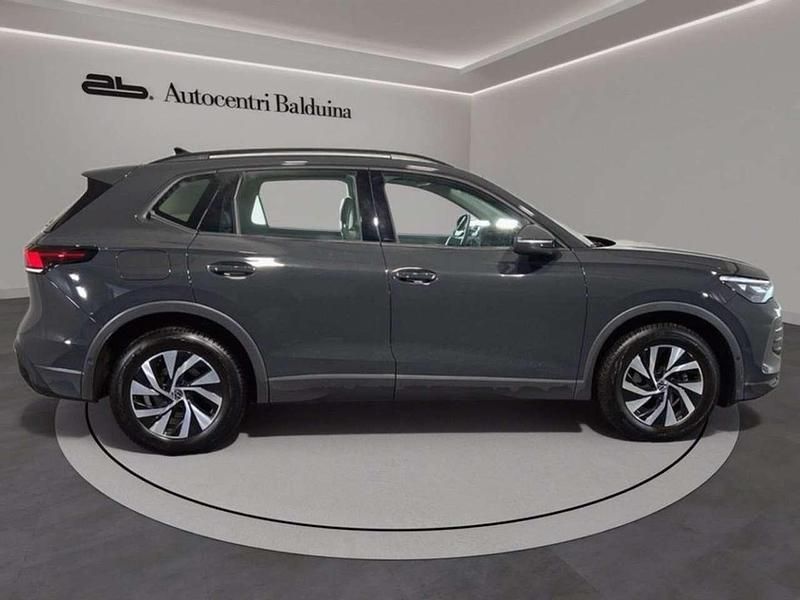 Usata VW Tiguan Life 131 CV (96 kW) 2024 Grigio SUV
