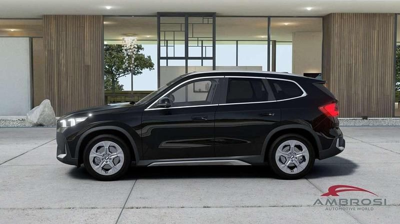 Nuova BMW iX1 xLine 150 kW (204 CV) 2026 Black sapphire metallizzato SUV