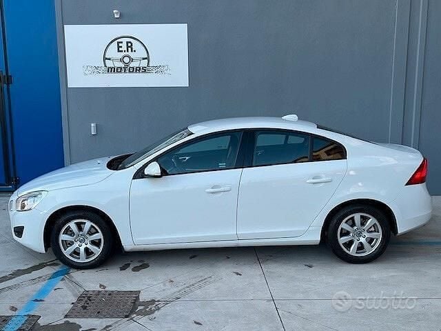 Usata Volvo S60 Kinetic 114 CV (83 kW) 2013 Bianco Berlina