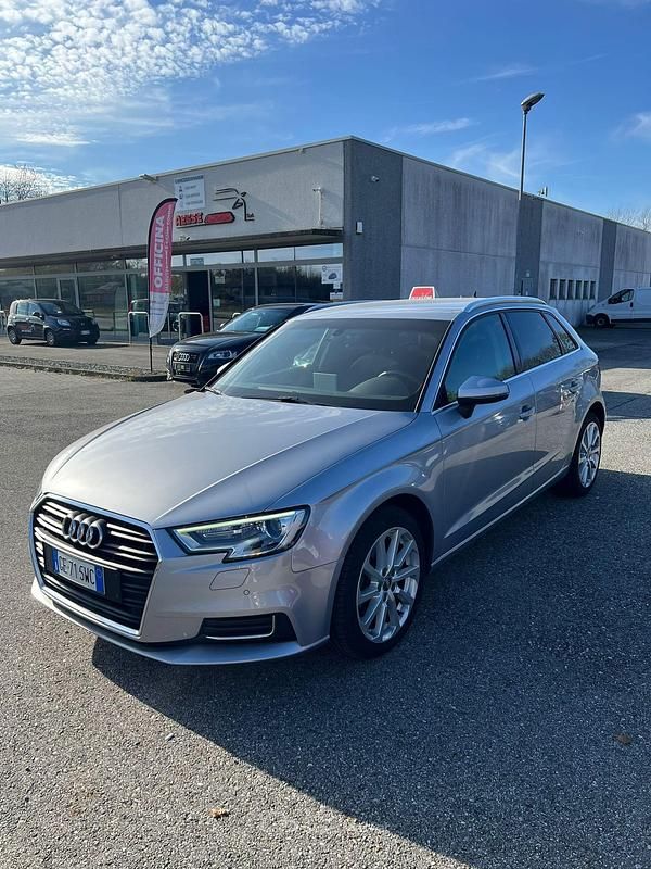 Argento Usata 2019 Audi A3 Admired Tre volumi | 18.900 € (Buon prezzo) - Immagine 1/4