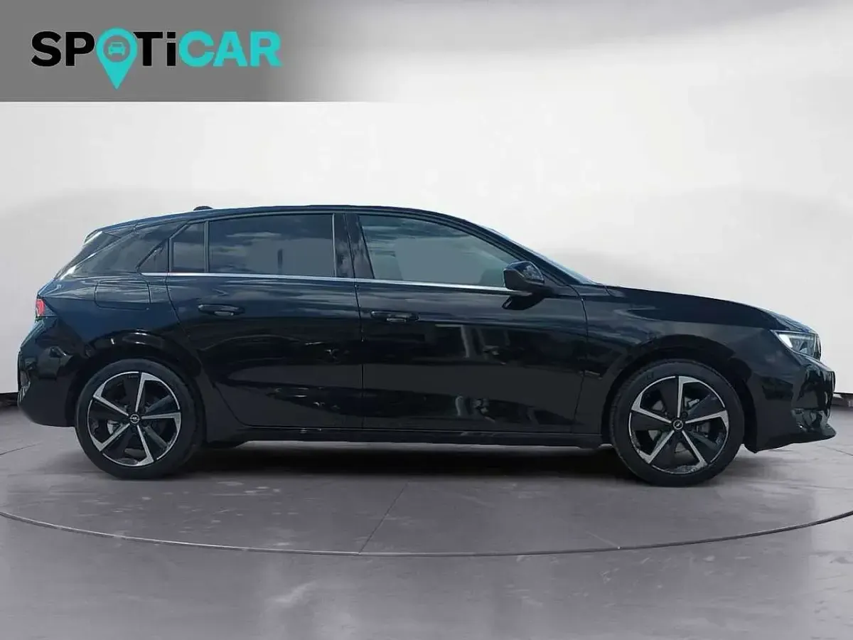 Usata Opel Astra Business Elegance 131 CV (96 kW) 2023 Noir perla Utilitaria