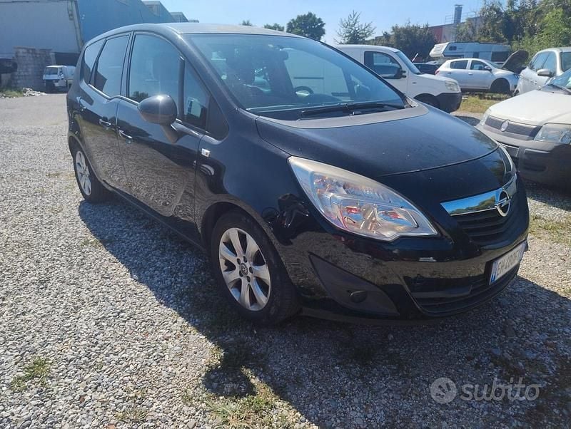 Usata Opel Meriva Cosmo 100 CV (73 kW) 2011 Nero Monovolume