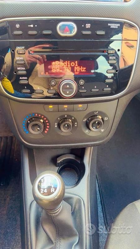 Usata Fiat Punto Lounge 69 CV (50 kW) 2016 Grigio Berlina