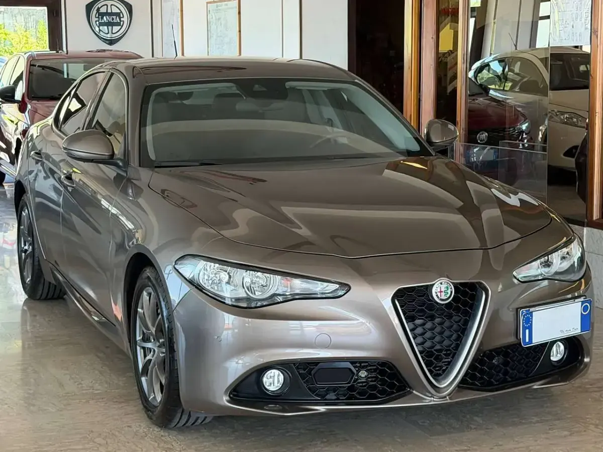 Usata Alfa Romeo Giulia Business 180 CV (132 kW) 2017 Bianco lunare Berlina